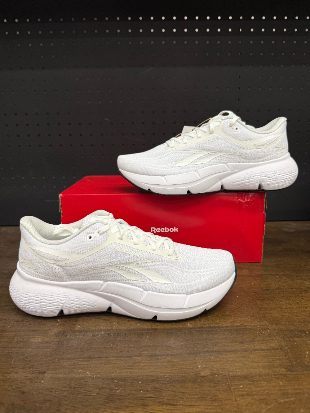New W/ Box! Women's Reebok Zignition White Comfortable Running Sneakers